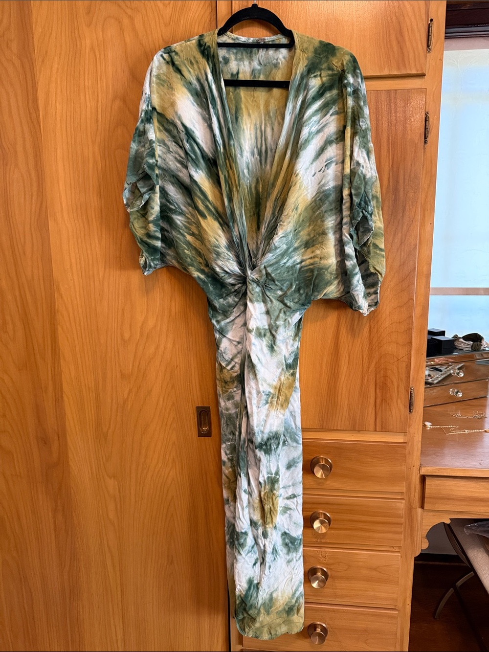 YFB Green and Cream Tie-Dye caftan. Size S